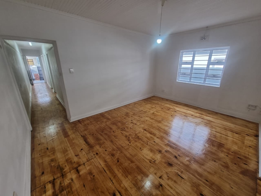 To Let 2 Bedroom Property for Rent in Lansdowne Western Cape